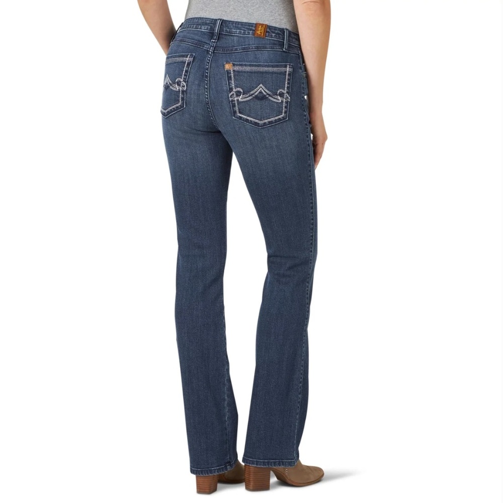 Like NEW Wrangler Women's Aura Size 8 Mid Rise Straight Leg Bootcut Jeans